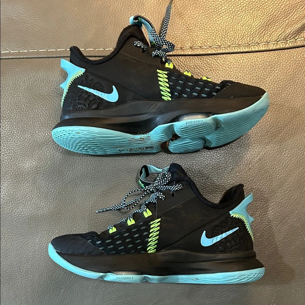 Nike Air Zoom Black and Green Athletic Shoes, size 3.5Y - Picture 3 of 4